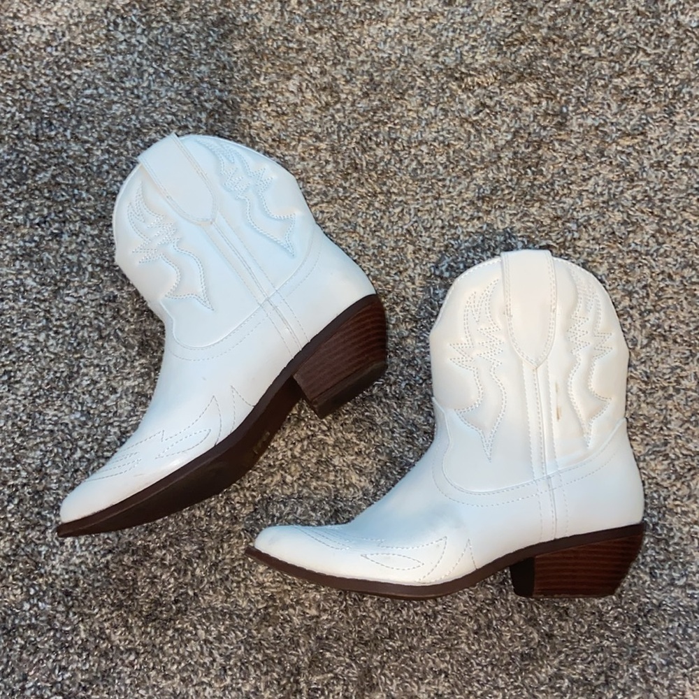 white cowgirl boots
